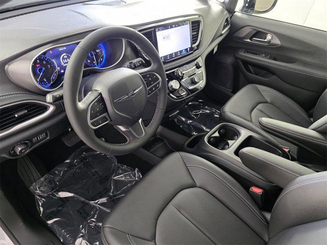 new 2025 Chrysler Pacifica car, priced at $38,917