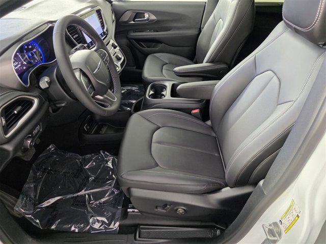 new 2025 Chrysler Pacifica car, priced at $38,917