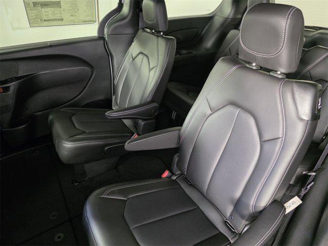 new 2025 Chrysler Pacifica car, priced at $38,917
