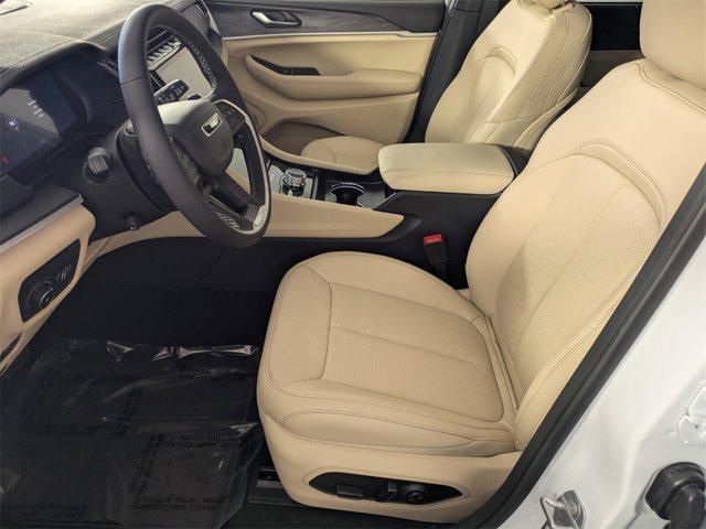 new 2025 Jeep Grand Cherokee car, priced at $37,919