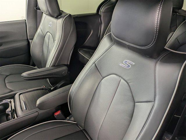 new 2025 Chrysler Pacifica car, priced at $44,655