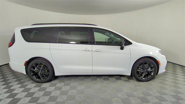 new 2025 Chrysler Pacifica car, priced at $44,655