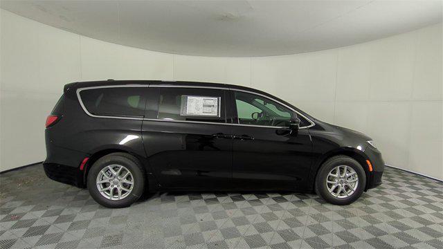 new 2025 Chrysler Pacifica car, priced at $38,917