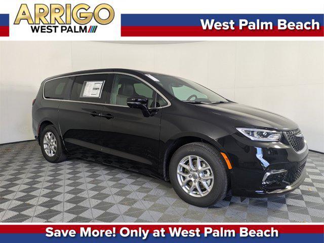 new 2025 Chrysler Pacifica car, priced at $38,917