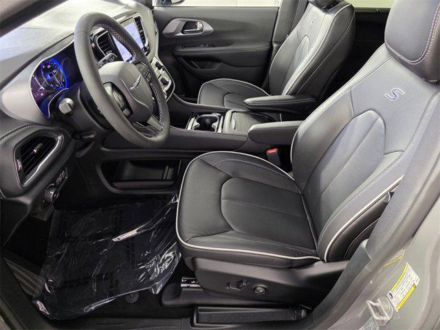 new 2025 Chrysler Pacifica car, priced at $45,105