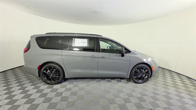 new 2025 Chrysler Pacifica car, priced at $45,105