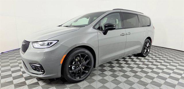 new 2025 Chrysler Pacifica car, priced at $45,105