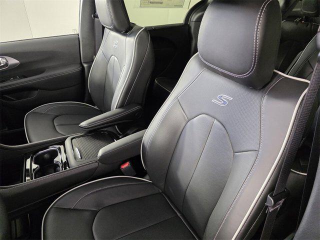 new 2025 Chrysler Pacifica car, priced at $45,105