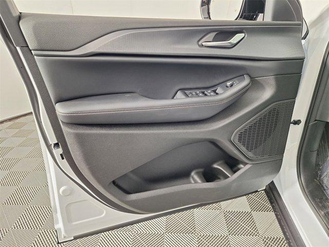 new 2025 Jeep Grand Cherokee car, priced at $38,976