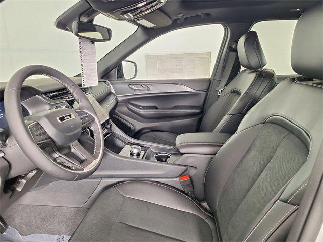 new 2025 Jeep Grand Cherokee car, priced at $38,976