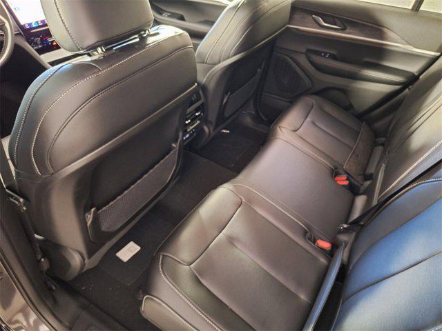 new 2025 Jeep Grand Cherokee car, priced at $38,075