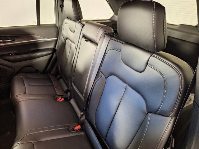 new 2025 Jeep Grand Cherokee car, priced at $38,075