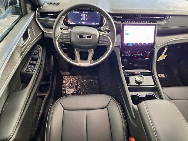 new 2025 Jeep Grand Cherokee car, priced at $38,075