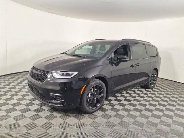 new 2024 Chrysler Pacifica car, priced at $43,623