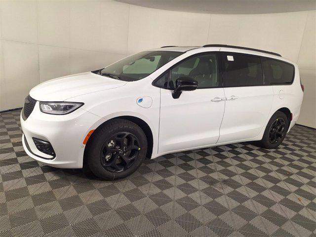 new 2025 Chrysler Pacifica Hybrid car, priced at $52,580