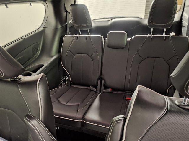 new 2025 Chrysler Pacifica Hybrid car, priced at $52,580