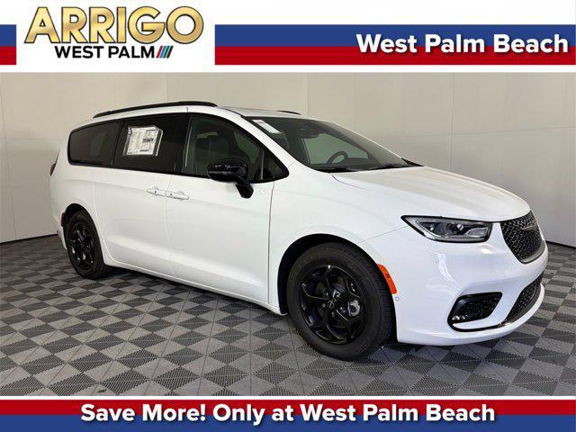 new 2025 Chrysler Pacifica Hybrid car, priced at $37,717