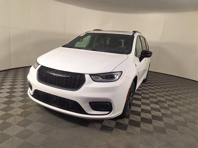 new 2025 Chrysler Pacifica Hybrid car, priced at $52,580