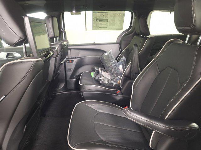 new 2025 Chrysler Pacifica Hybrid car, priced at $52,580