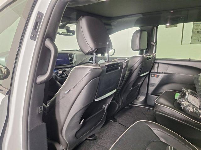 new 2025 Chrysler Pacifica Hybrid car, priced at $52,580