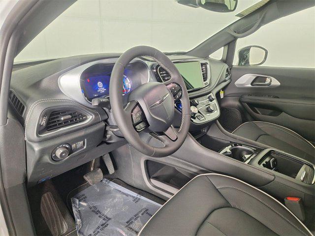 new 2025 Chrysler Pacifica Hybrid car, priced at $52,580