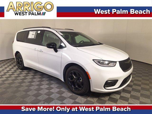 new 2025 Chrysler Pacifica Hybrid car, priced at $52,580