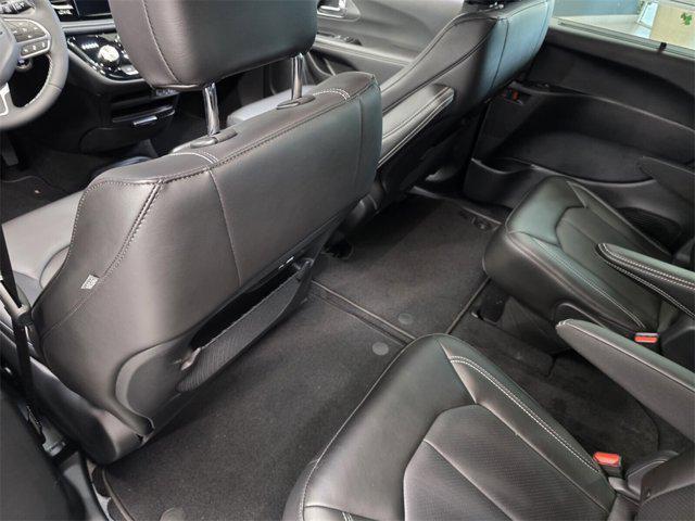 new 2025 Chrysler Pacifica car, priced at $34,400
