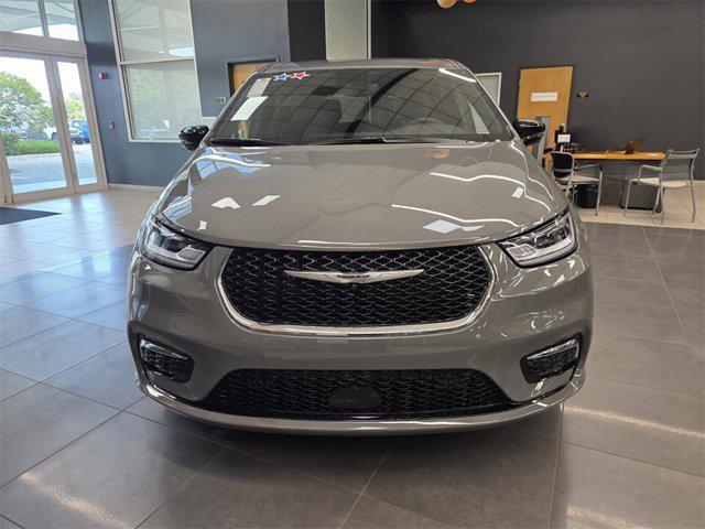 new 2025 Chrysler Pacifica car, priced at $34,400