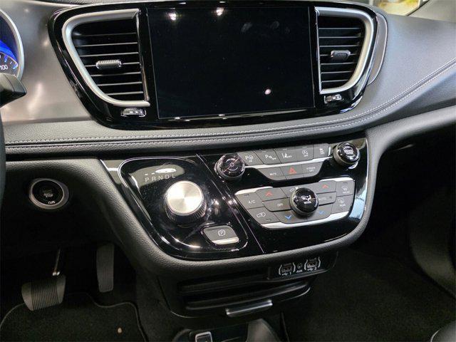 new 2025 Chrysler Pacifica car, priced at $34,400