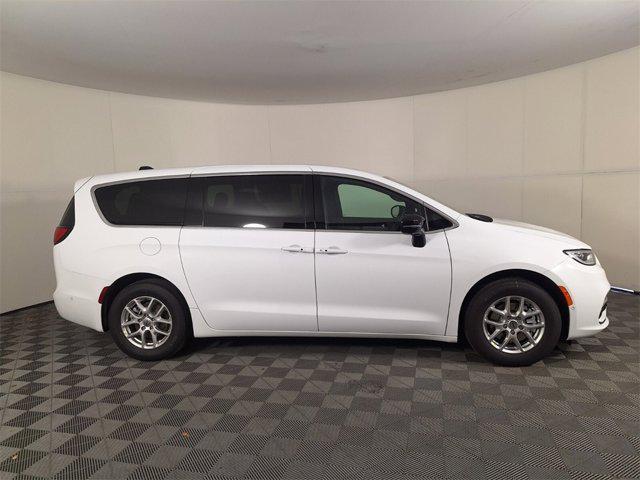 new 2025 Chrysler Pacifica car, priced at $38,917