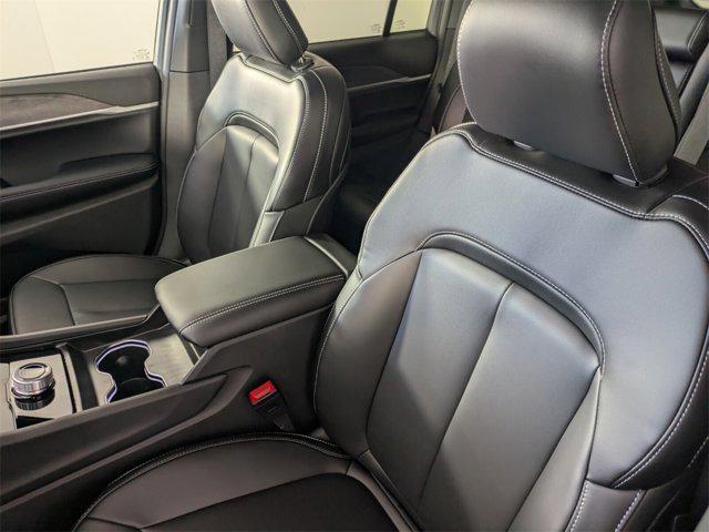 new 2025 Jeep Grand Cherokee car, priced at $40,051