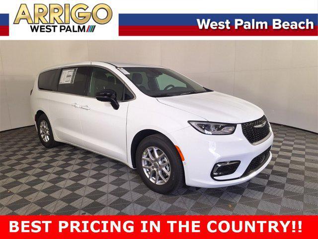 new 2025 Chrysler Pacifica car, priced at $33,806