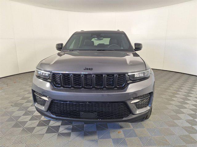 new 2025 Jeep Grand Cherokee car, priced at $42,925