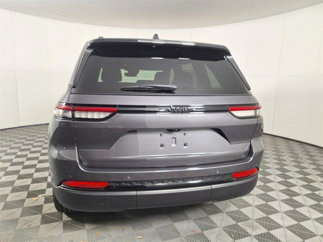 new 2025 Jeep Grand Cherokee car, priced at $42,925