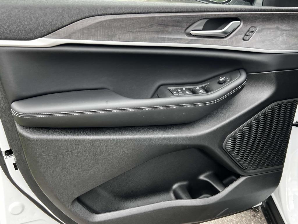 new 2025 Jeep Grand Cherokee L car, priced at $48,515