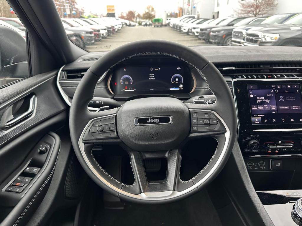 new 2025 Jeep Grand Cherokee car, priced at $39,300