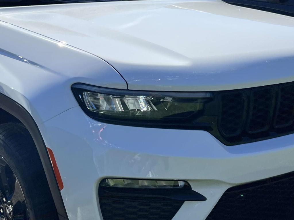 new 2025 Jeep Grand Cherokee car, priced at $50,840