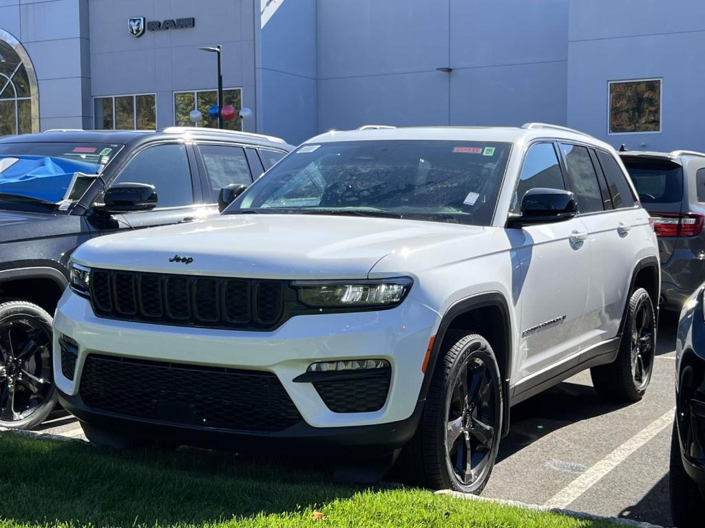 new 2025 Jeep Grand Cherokee car, priced at $50,840