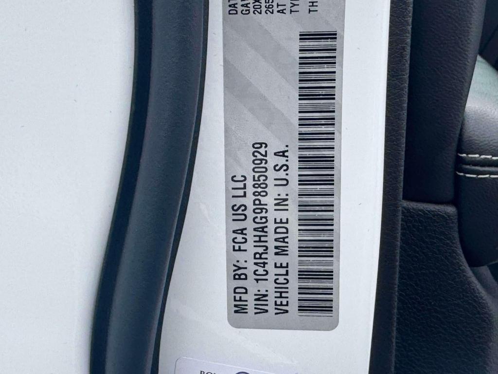 used 2023 Jeep Grand Cherokee car, priced at $27,995