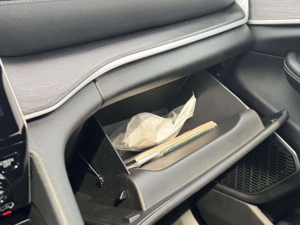 new 2025 Jeep Grand Cherokee car, priced at $51,435