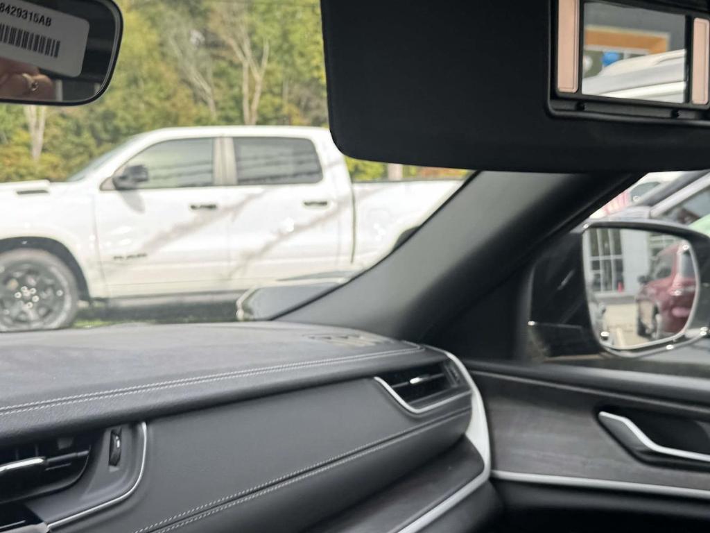 new 2025 Jeep Grand Cherokee car, priced at $51,435