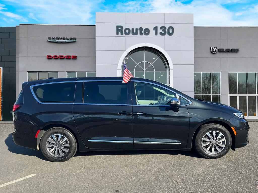 used 2023 Chrysler Pacifica Hybrid car, priced at $35,995