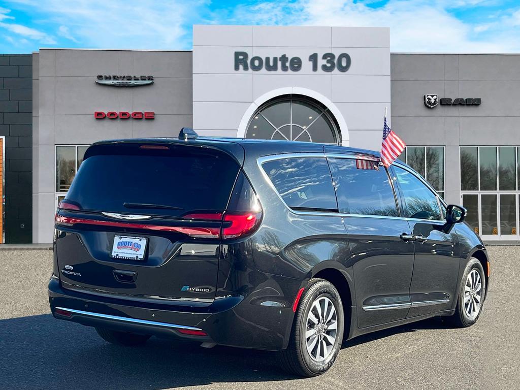 used 2023 Chrysler Pacifica Hybrid car, priced at $35,995