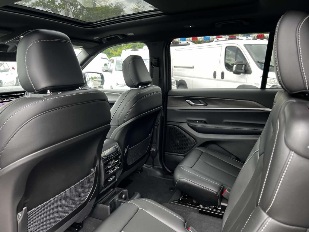 new 2025 Jeep Grand Cherokee L car, priced at $48,015