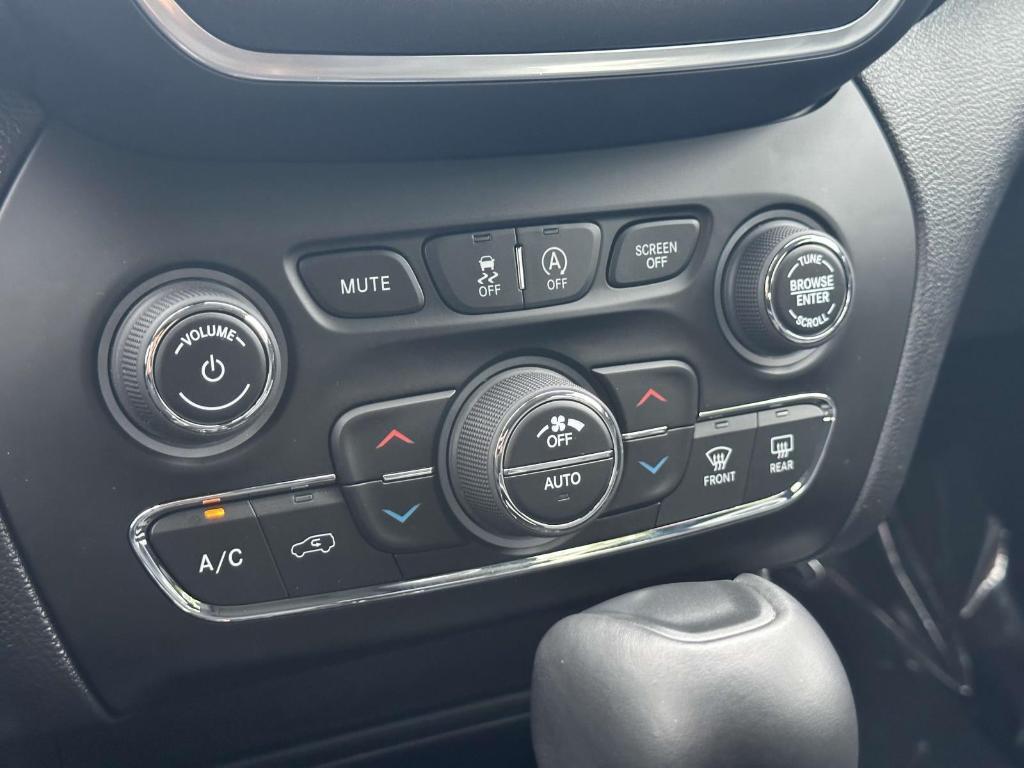 used 2022 Jeep Cherokee car, priced at $25,995