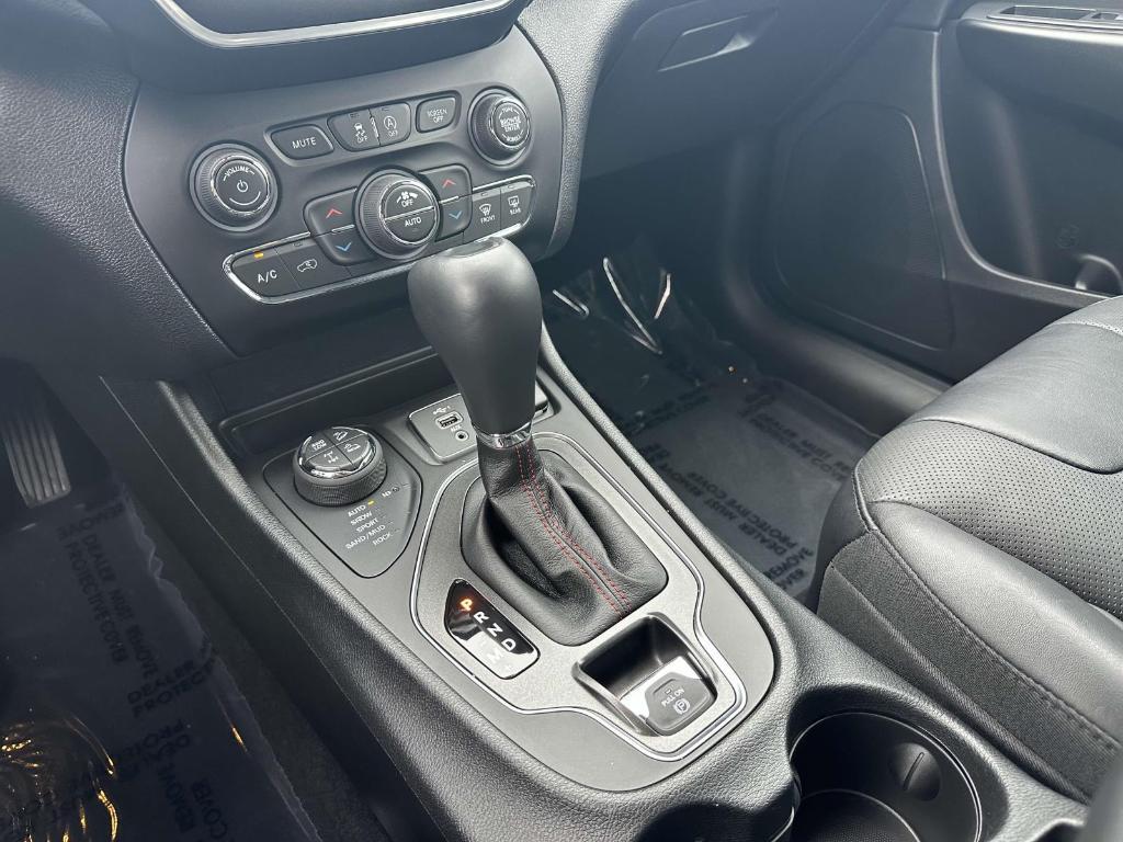 used 2022 Jeep Cherokee car, priced at $25,995