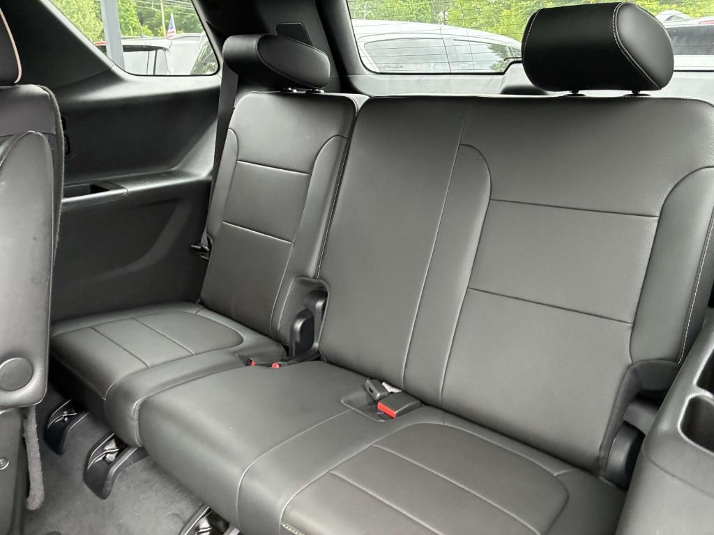 used 2023 Chevrolet Traverse car, priced at $37,495