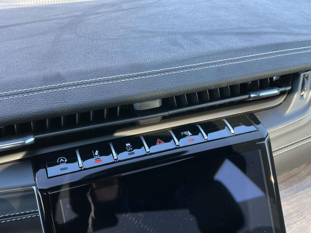 new 2025 Jeep Grand Cherokee car, priced at $49,065