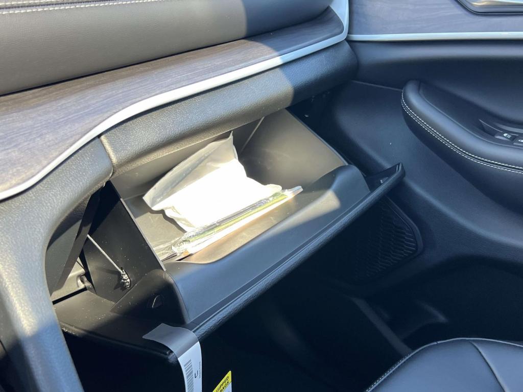 new 2025 Jeep Grand Cherokee car, priced at $49,065