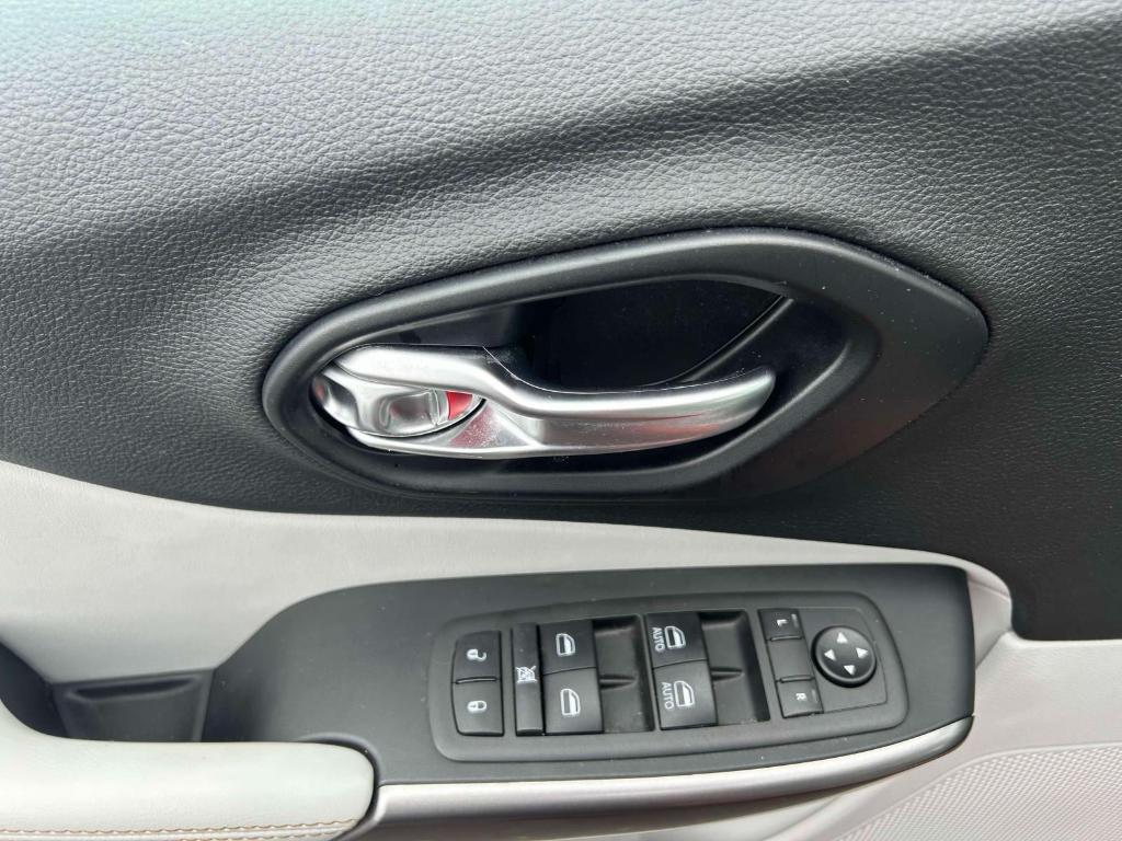 used 2021 Jeep Cherokee car, priced at $20,795